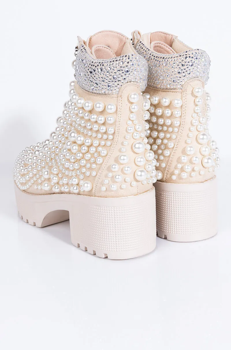 AZALEA WANG GET LOST FLATFORM BOOTIE IN WHITE