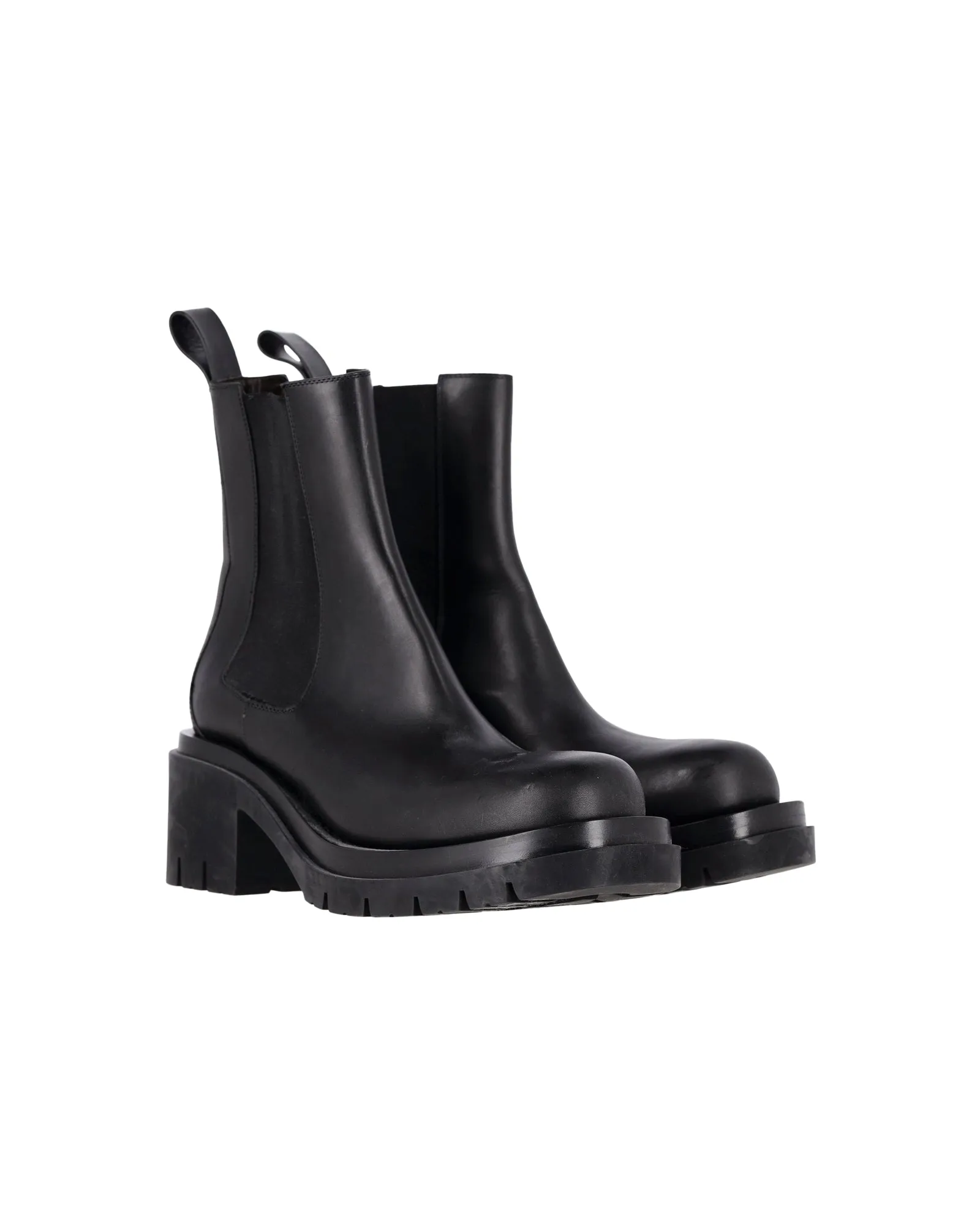 Bottega Veneta Lug Chelsea Boots in Black Calfskin Leather