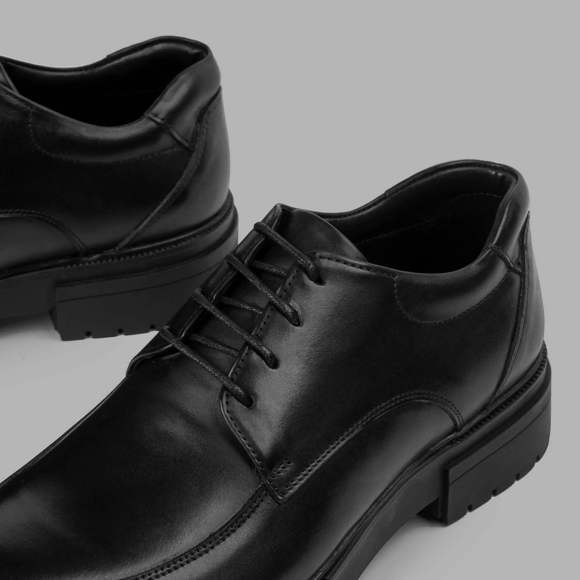 BRIO Genuine Leather Moc Toe Derbys – Black